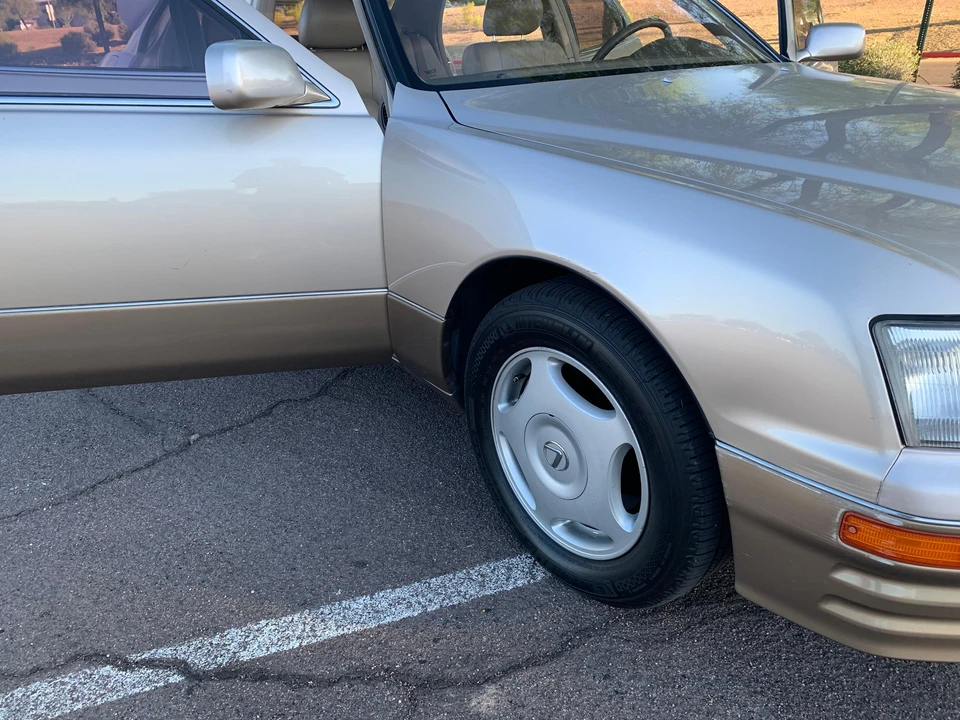 1997 Lexus LS 2nd Gen - Image 27 of 31