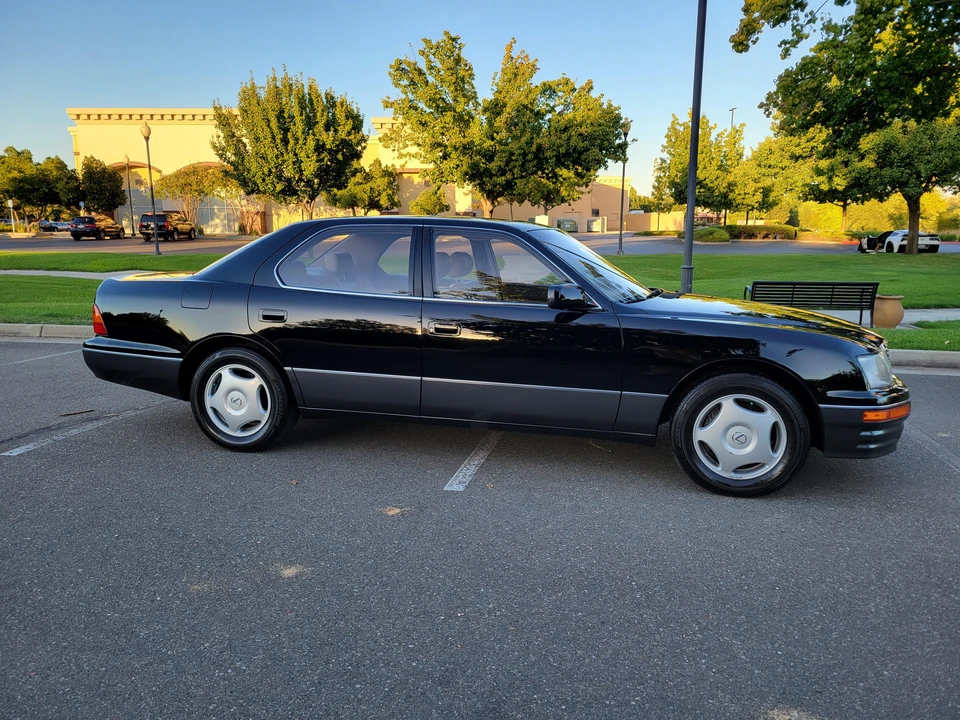 1997 Lexus LS 2nd Gen - Image 22 of 31
