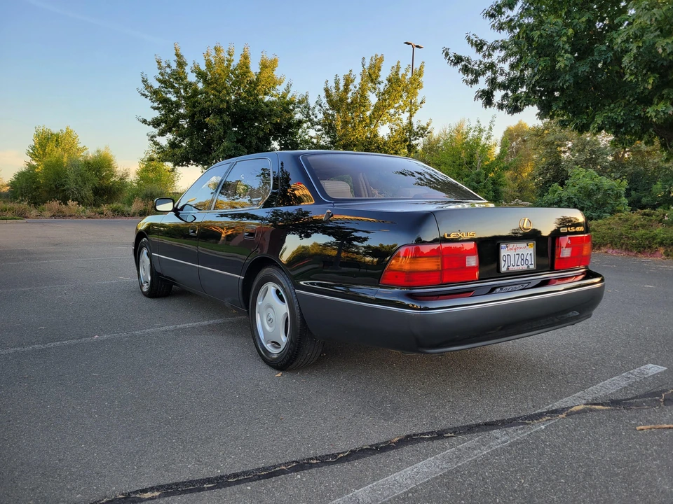 1997 Lexus LS 2nd Gen - Image 15 of 31