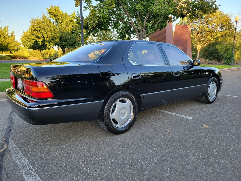 1997 Lexus LS 2nd Gen - Image 19 of 31