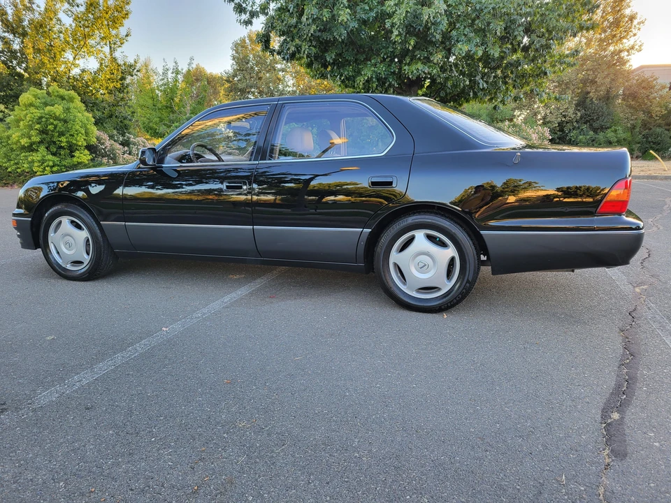 1997 Lexus LS 2nd Gen - Image 13 of 31