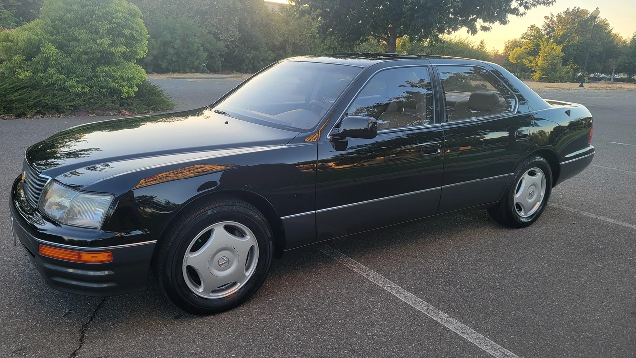 1997 Lexus LS 2nd Gen - Image 11 of 31