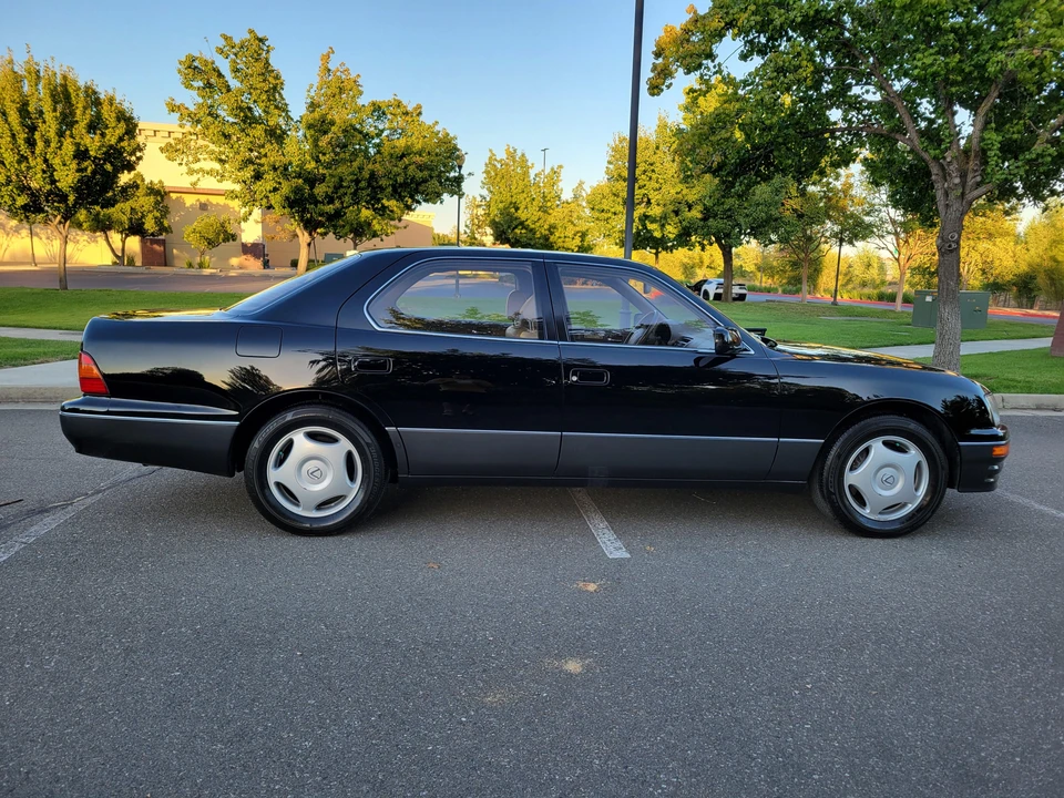 1997 Lexus LS 2nd Gen - Image 21 of 31