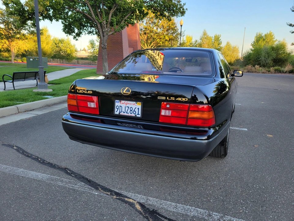 1997 Lexus LS 2nd Gen - Image 17 of 31