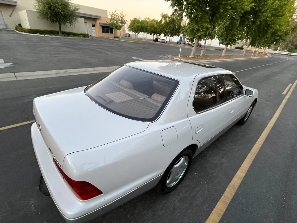 1997 Lexus LS 2nd Gen - Image 24 of 31