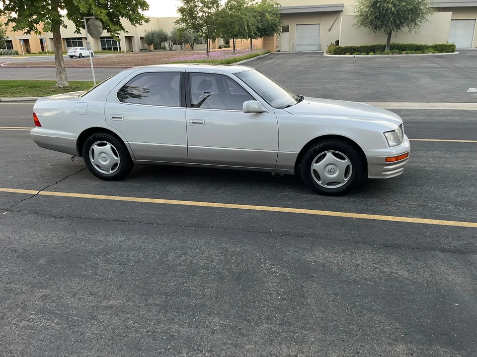 1997 Lexus LS 2nd Gen - Image 29 of 31