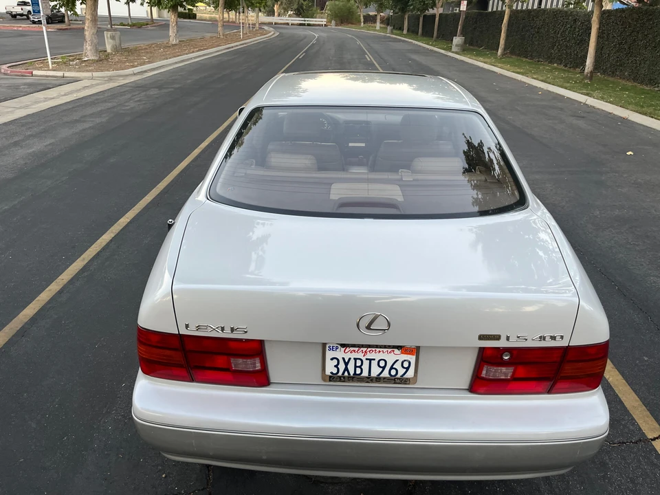 1997 Lexus LS 2nd Gen - Image 19 of 31