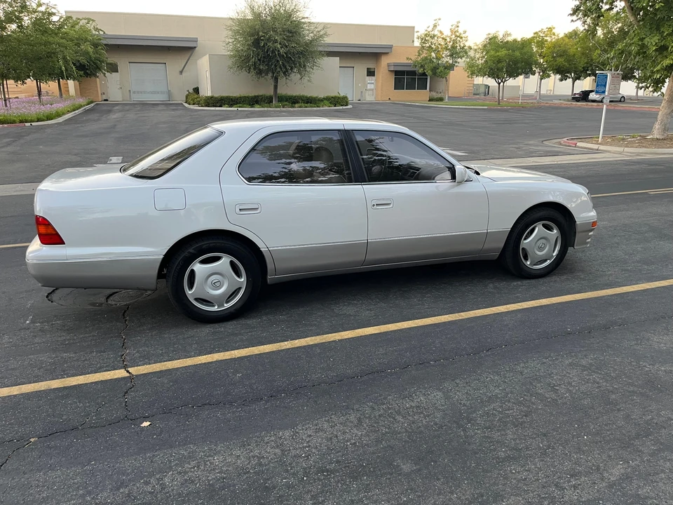 1997 Lexus LS 2nd Gen - Image 27 of 31