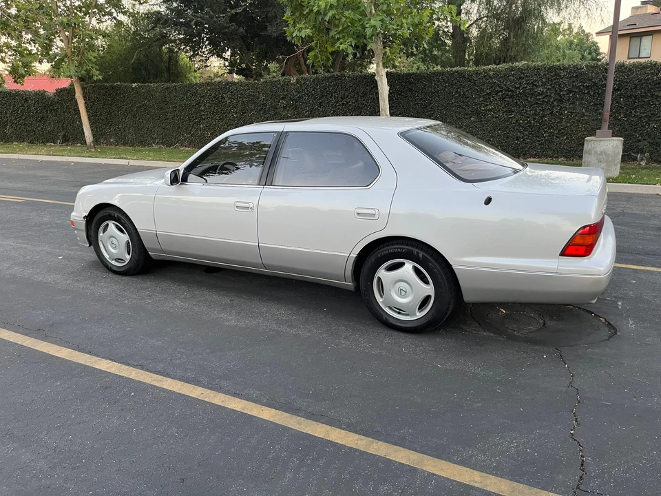 1997 Lexus LS 2nd Gen - Image 13 of 31