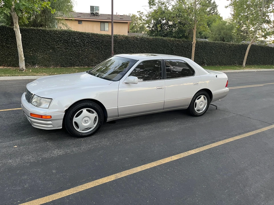 1997 Lexus LS 2nd Gen - Image 12 of 31