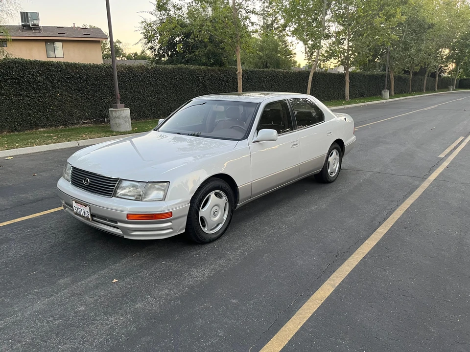 1997 Lexus LS 2nd Gen - Image 11 of 31