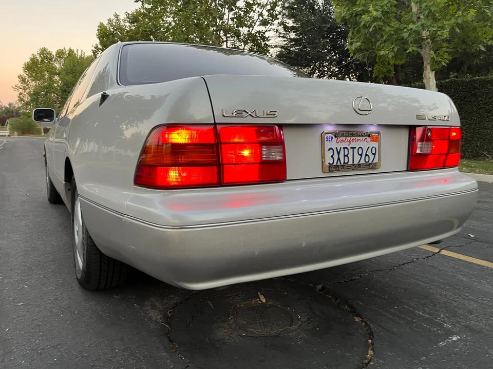 1997 Lexus LS 2nd Gen - Image 17 of 31