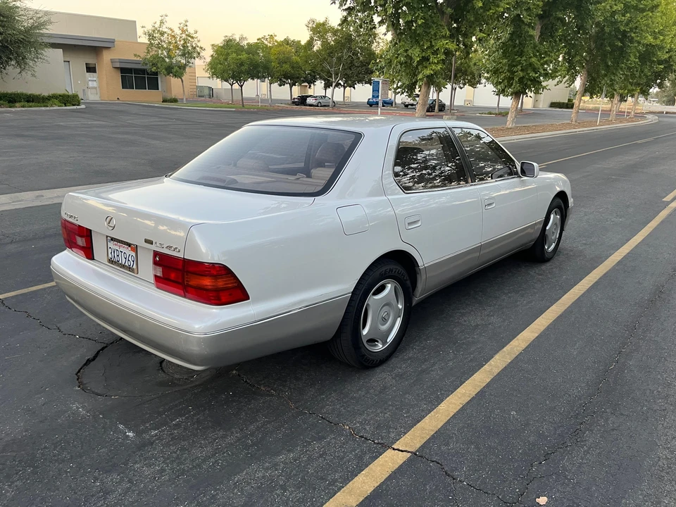 1997 Lexus LS 2nd Gen - Image 25 of 31