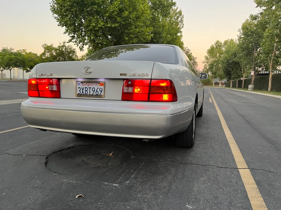 1997 Lexus LS 2nd Gen - Image 21 of 31