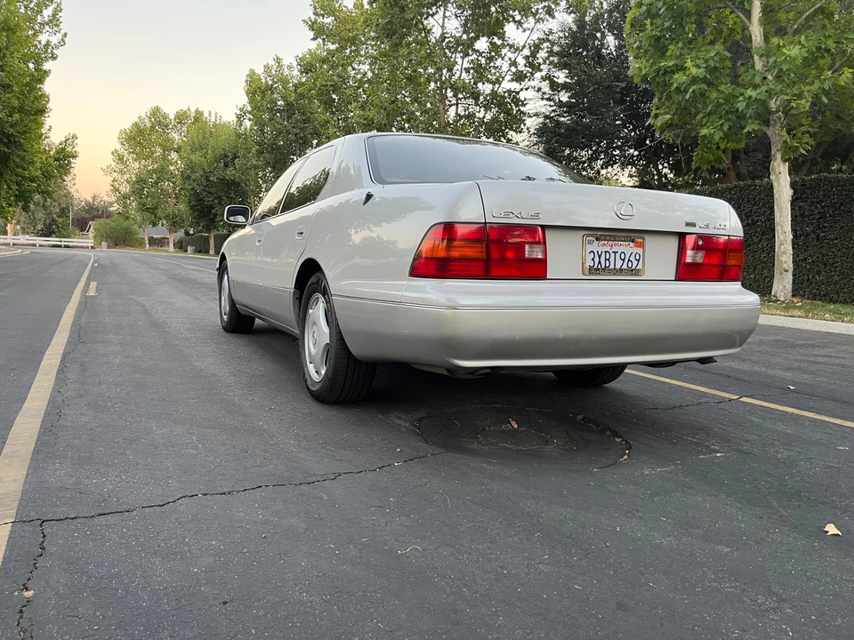 1997 Lexus LS 2nd Gen - Image 16 of 31