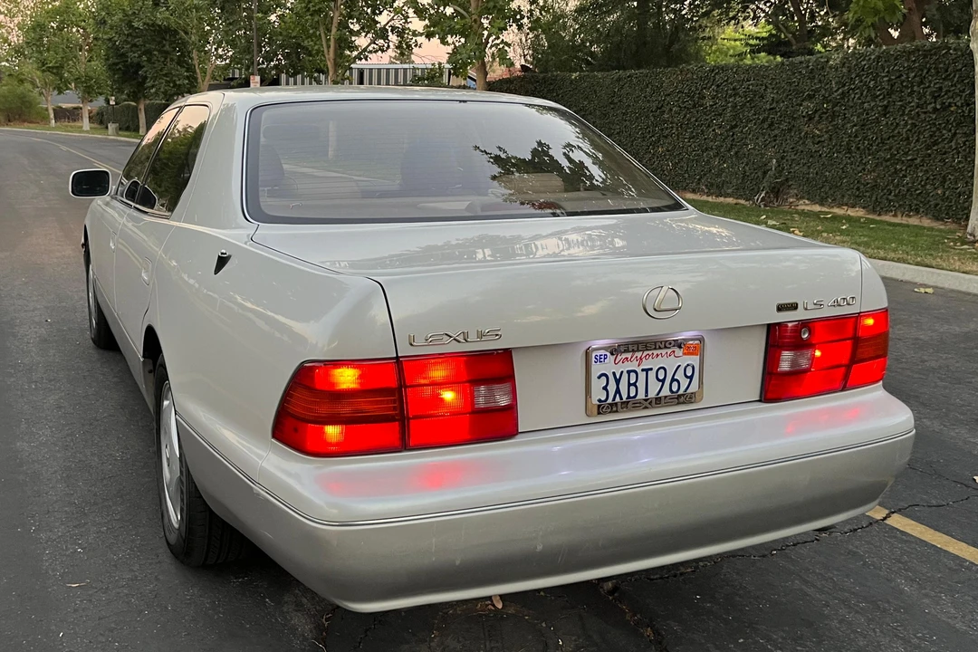 1997 Lexus LS 2nd Gen - Image 18 of 31