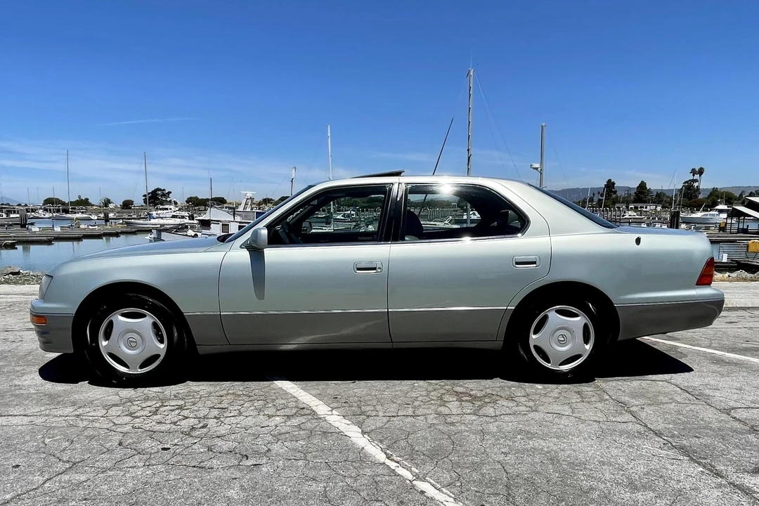 1997 Lexus LS 2nd Gen - Image 3 of 31