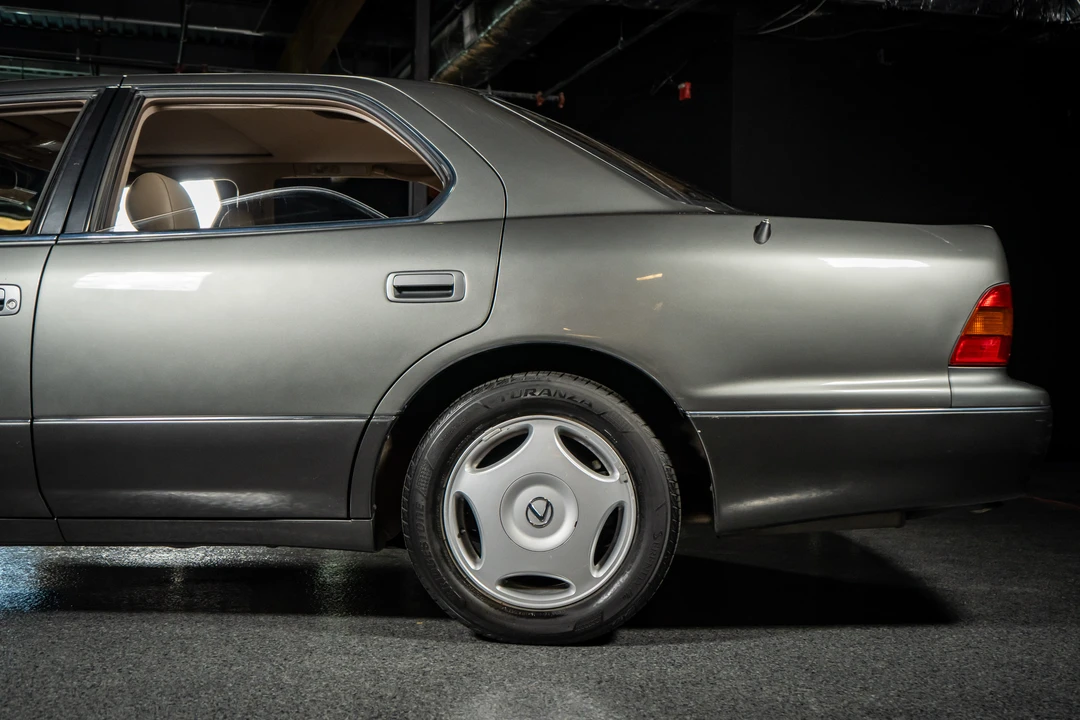 1997 Lexus LS 2nd Gen - Image 21 of 31