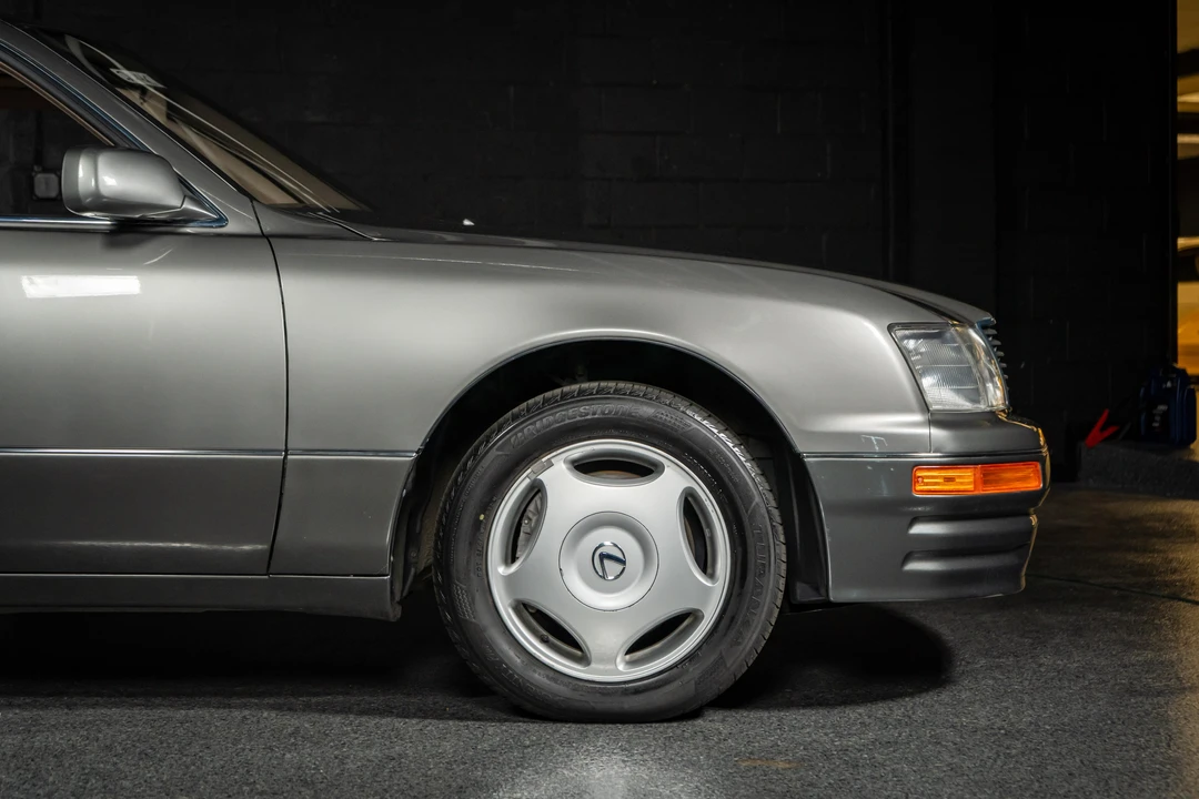 1997 Lexus LS 2nd Gen - Image 22 of 31