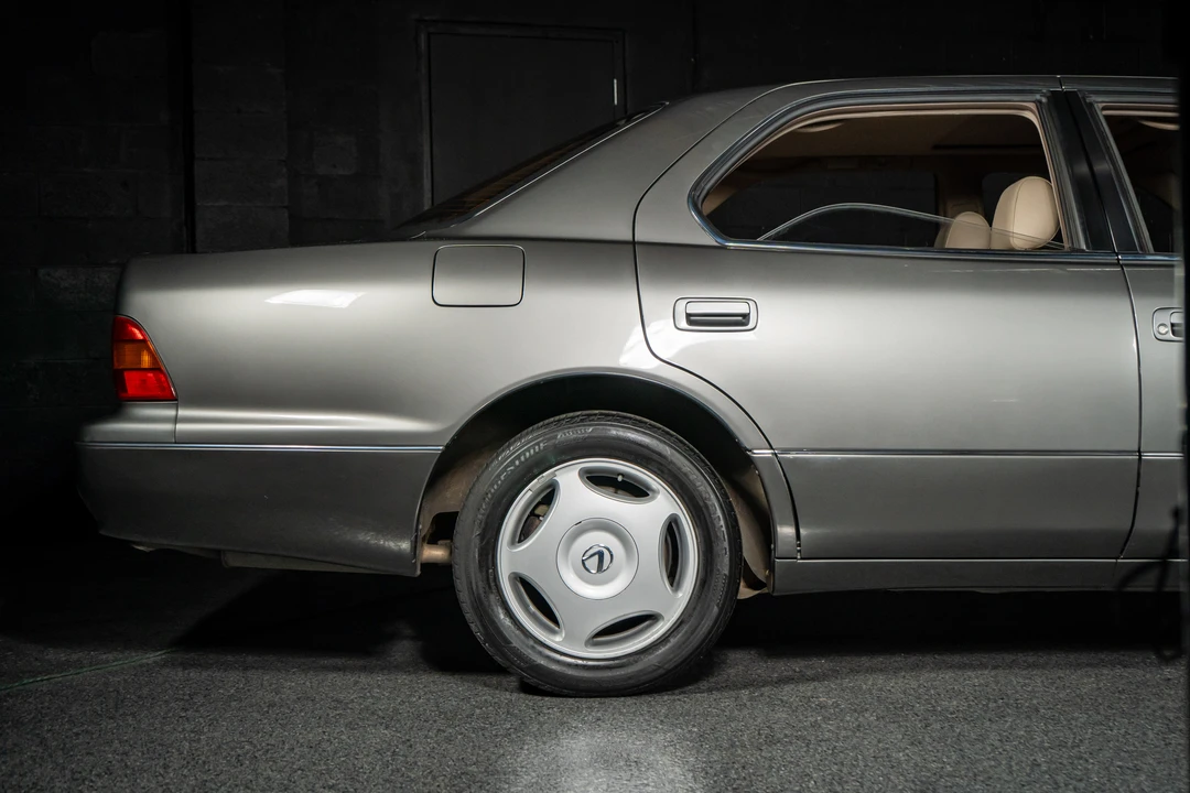 1997 Lexus LS 2nd Gen - Image 23 of 31