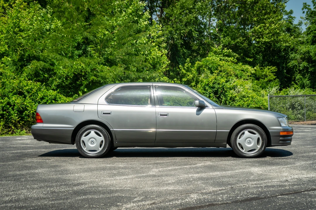 1997 Lexus LS 2nd Gen - Image 13 of 31
