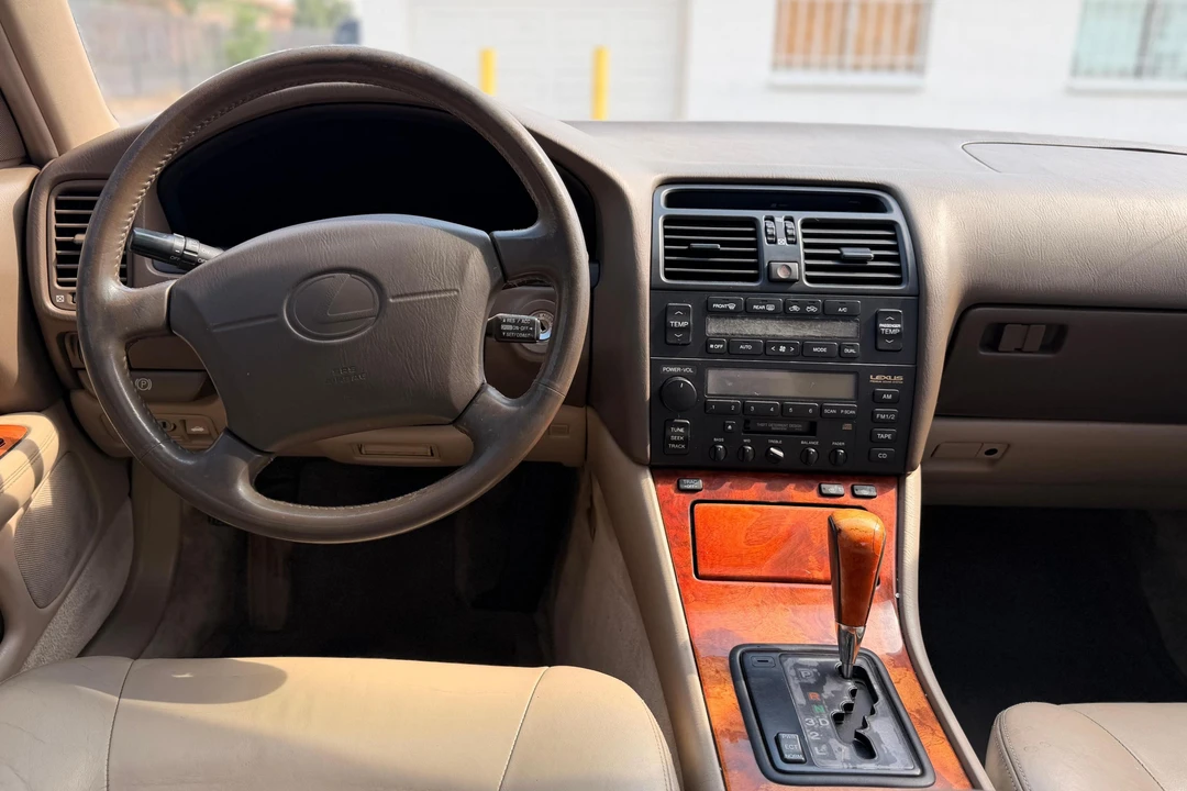 1997 Lexus LS 2nd Gen - Image 29 of 31