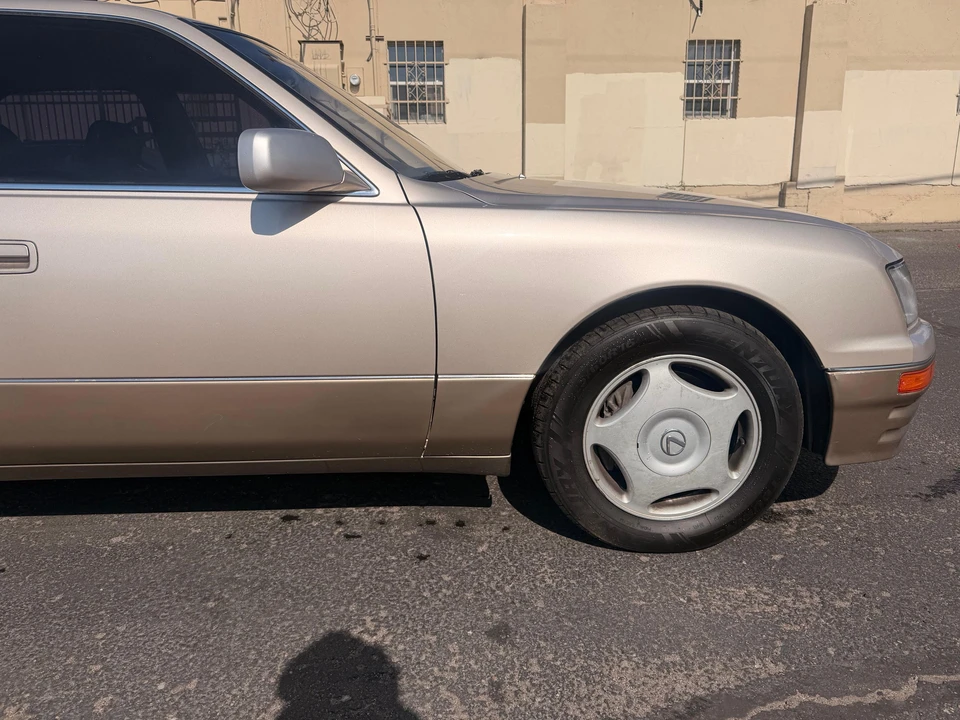 1997 Lexus LS 2nd Gen - Image 24 of 31