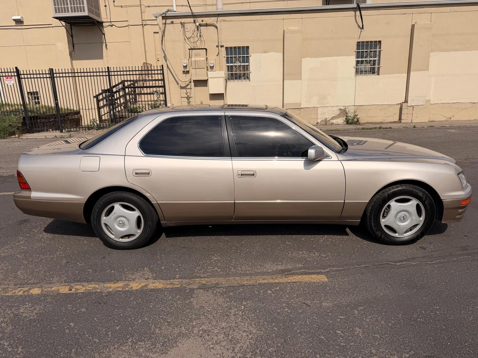 1997 Lexus LS 2nd Gen - Image 13 of 31