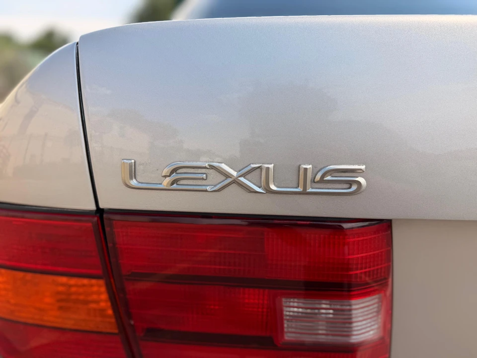 1997 Lexus LS 2nd Gen - Image 18 of 31