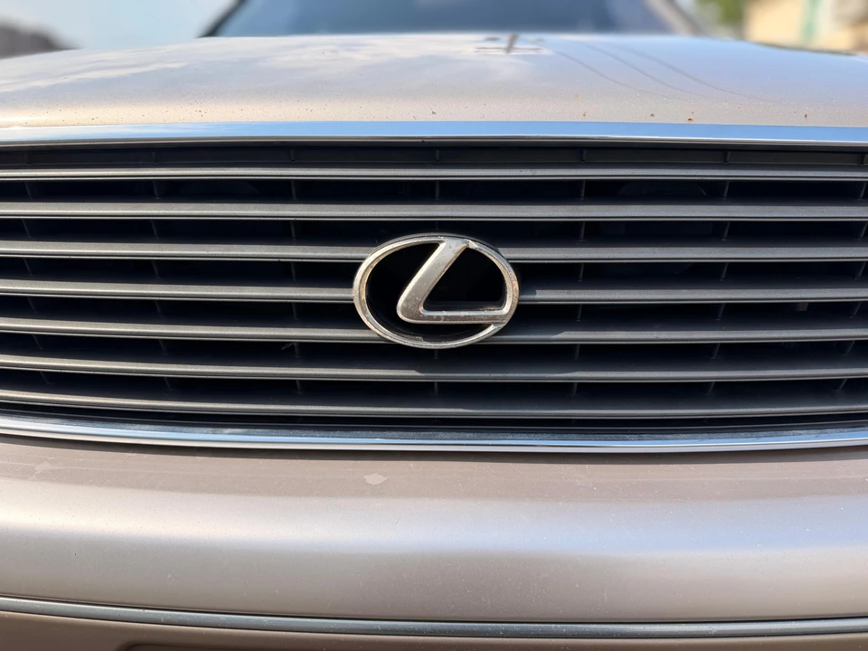 1997 Lexus LS 2nd Gen - Image 16 of 31