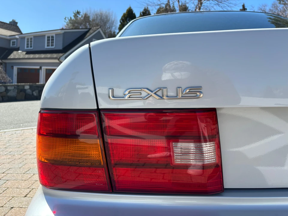 1997 Lexus LS 2nd Gen - Image 27 of 31
