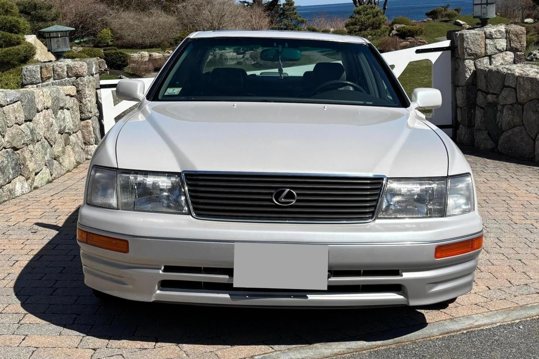 1997 Lexus LS 2nd Gen - Image 2 of 31