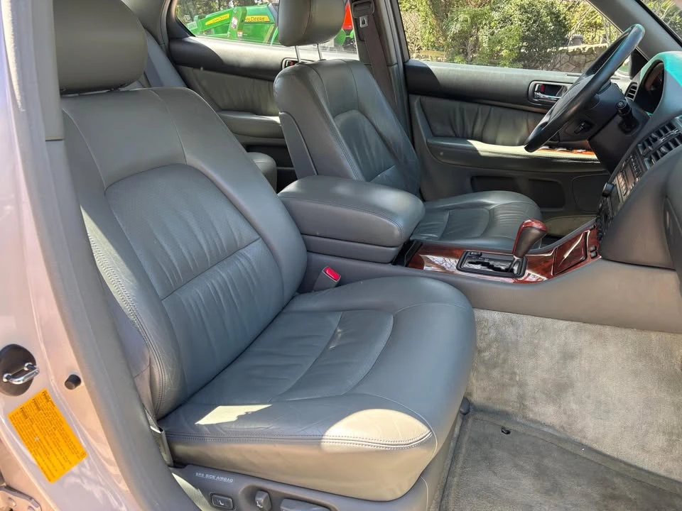 1997 Lexus LS 2nd Gen - Image 10 of 11