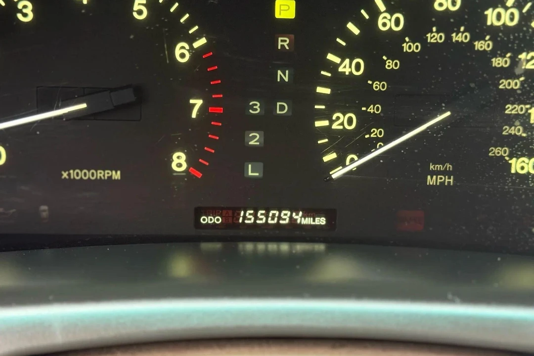 1997 Lexus LS 2nd Gen - Image 21 of 31