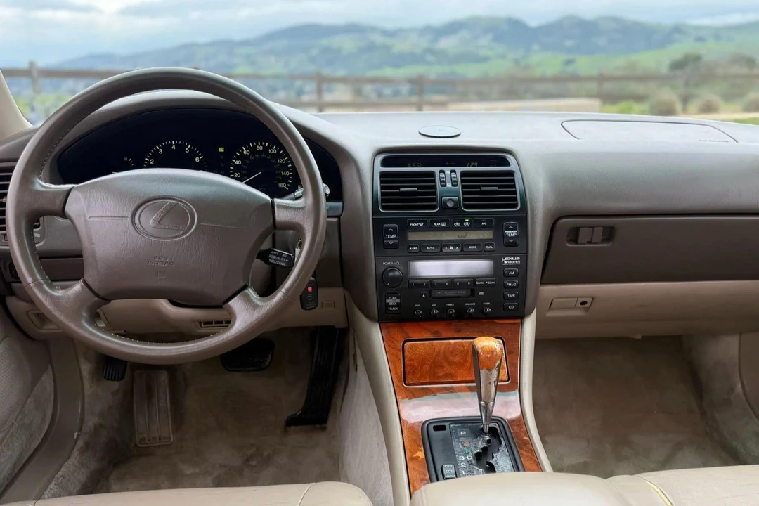1997 Lexus LS 2nd Gen - Image 18 of 31