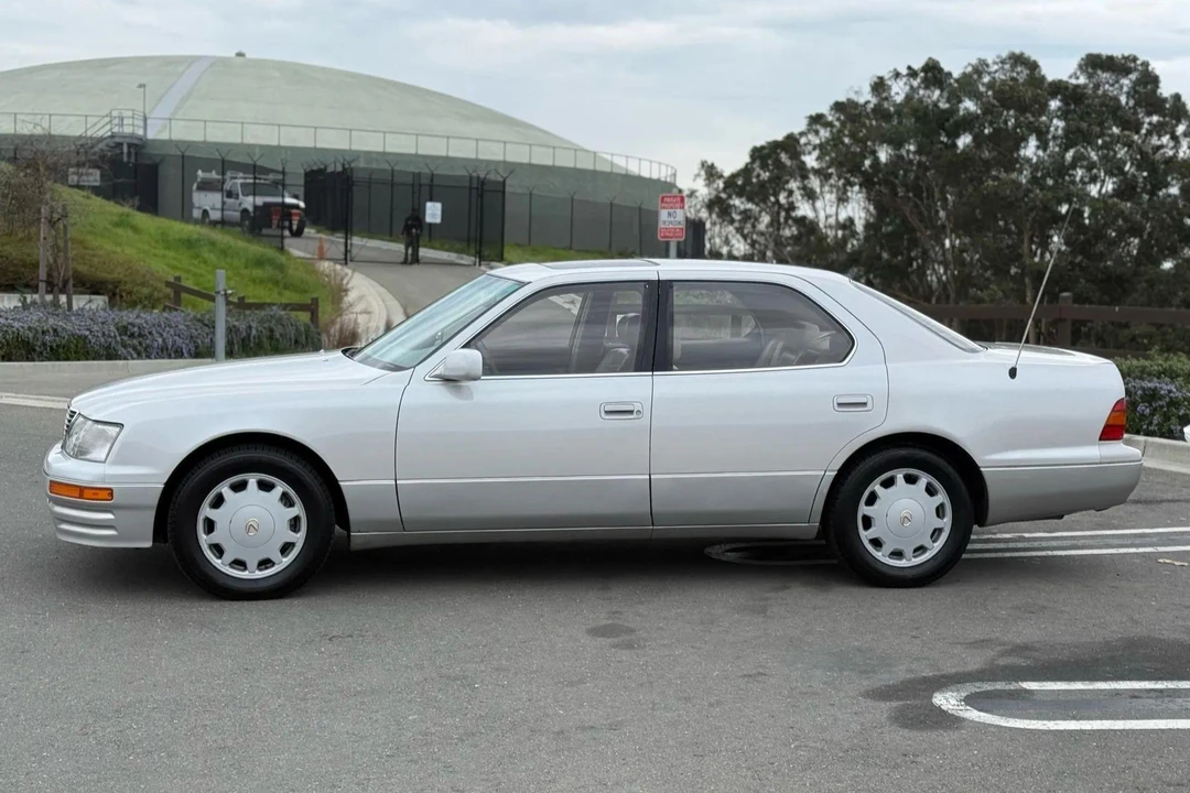 1997 Lexus LS 2nd Gen - Image 3 of 31