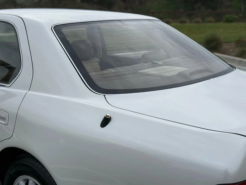 1997 Lexus LS 2nd Gen - Image 10 of 31