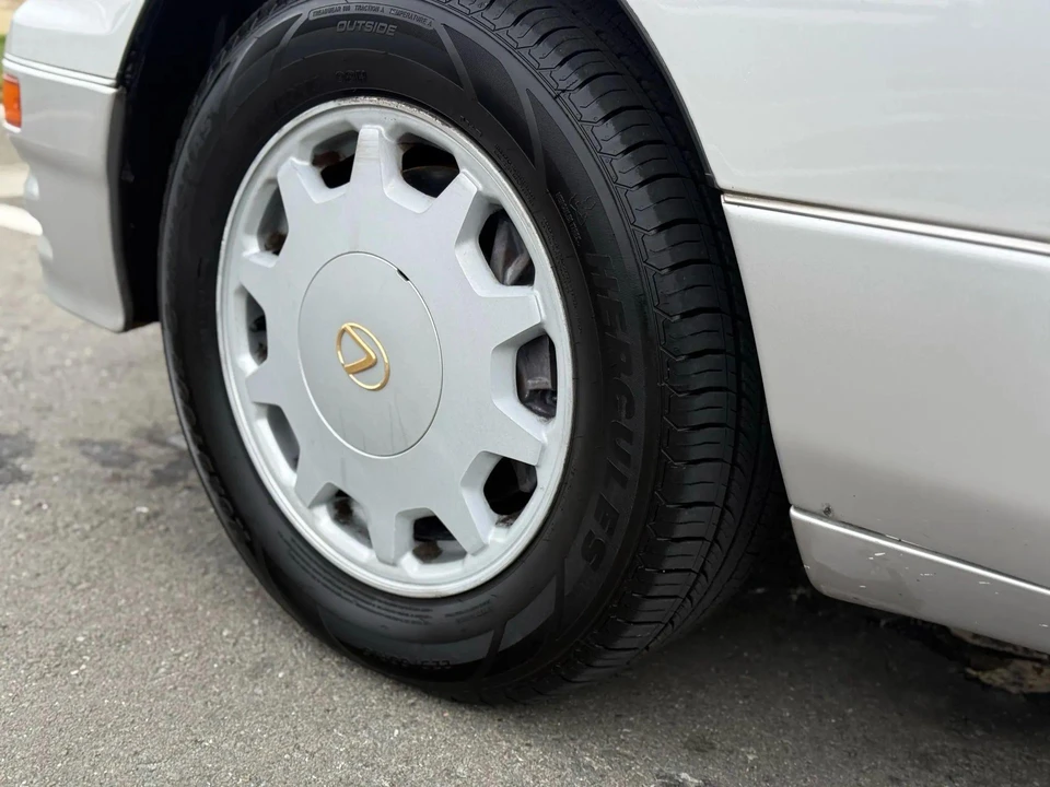 1997 Lexus LS 2nd Gen - Image 14 of 31