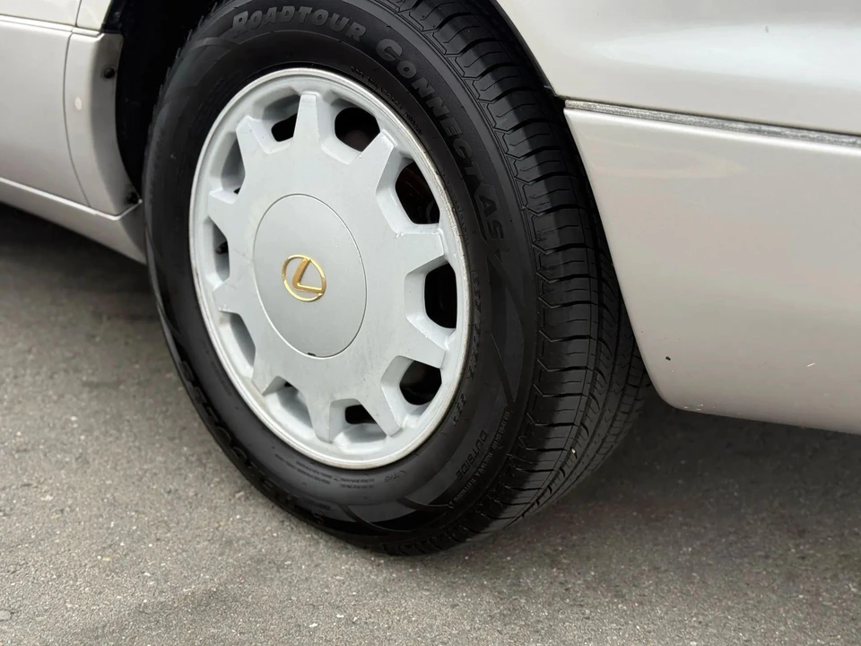 1997 Lexus LS 2nd Gen - Image 15 of 31