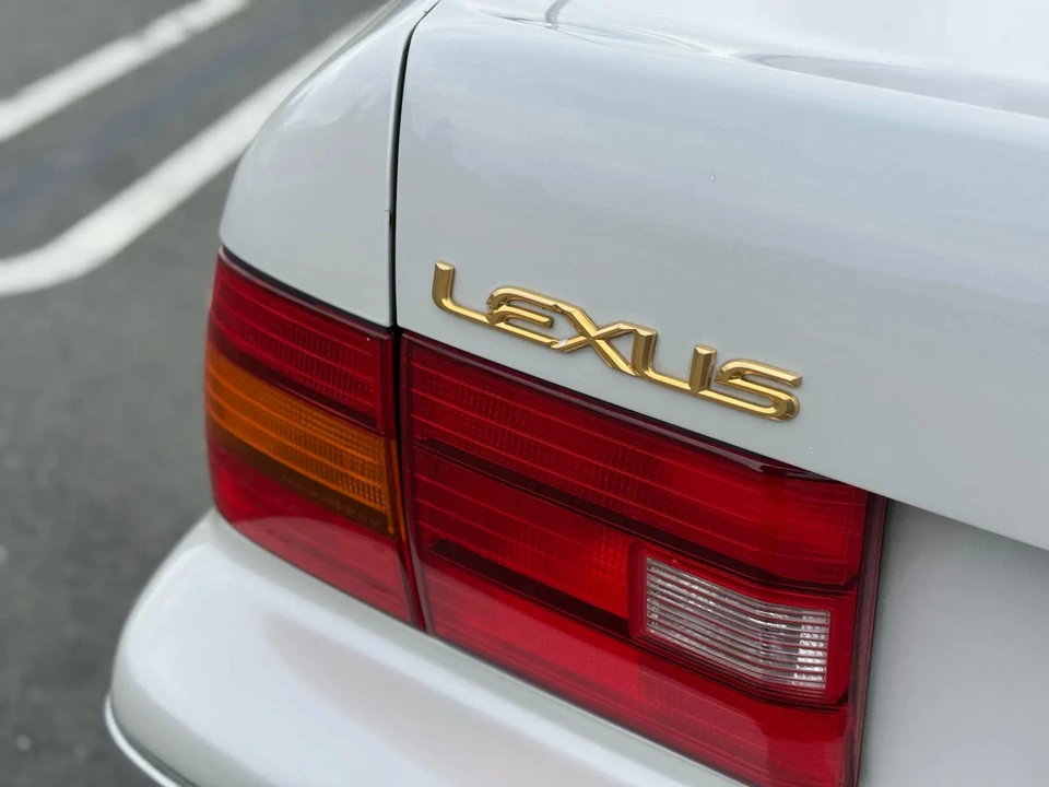 1997 Lexus LS 2nd Gen - Image 11 of 31