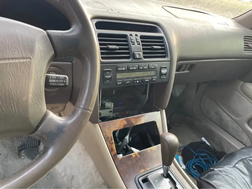 1997 Lexus LS 2nd Gen - Image 12 of 12