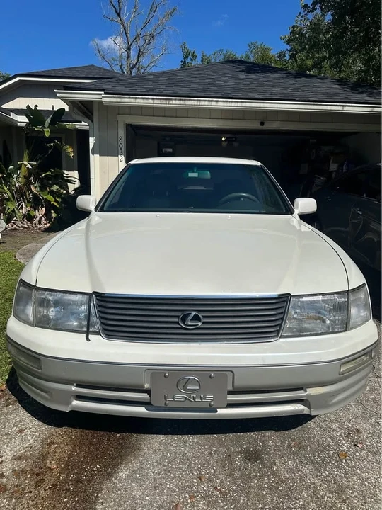 1997 Lexus LS 2nd Gen - Image 9 of 10