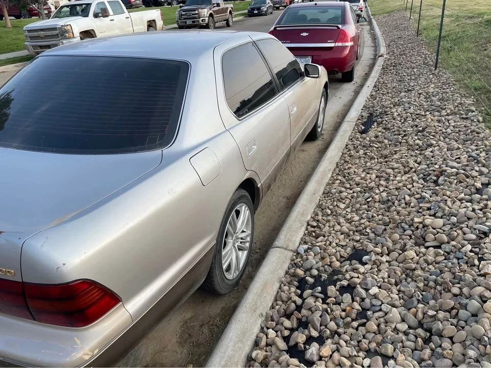 1997 Lexus LS 2nd Gen - Image 4 of 12
