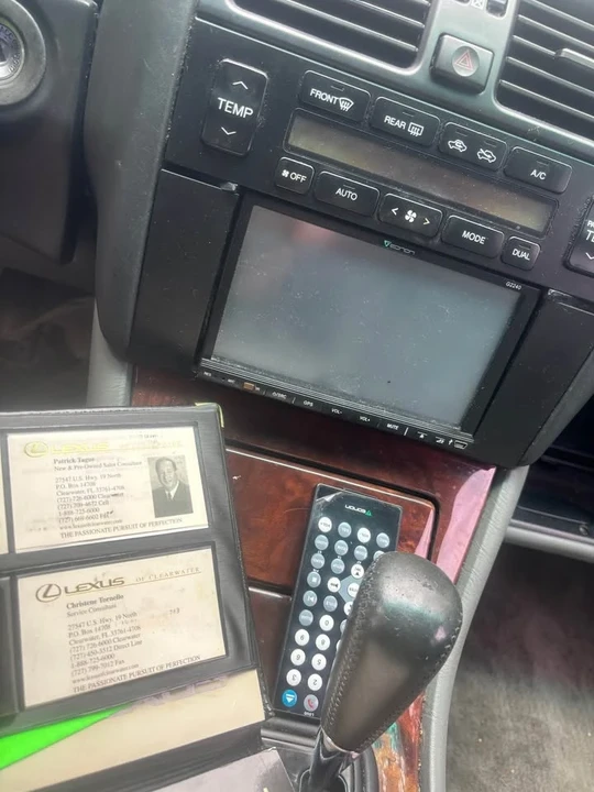 1997 Lexus LS 2nd Gen - Image 6 of 10