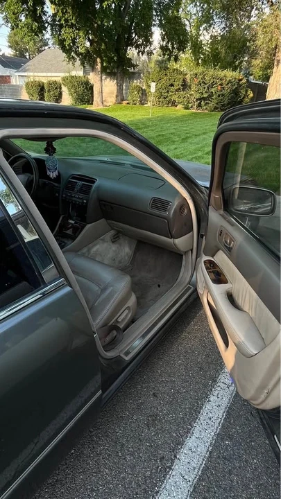 1997 Lexus LS 2nd Gen - Image 4 of 11