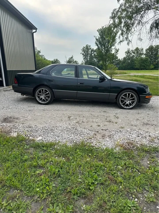 1997 Lexus LS 2nd Gen - Image 2 of 4