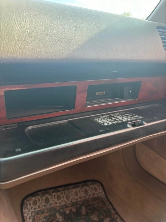 1997 Lexus LS 2nd Gen - Image 8 of 11