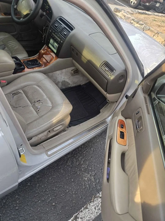 1997 Lexus LS 2nd Gen - Image 8 of 12