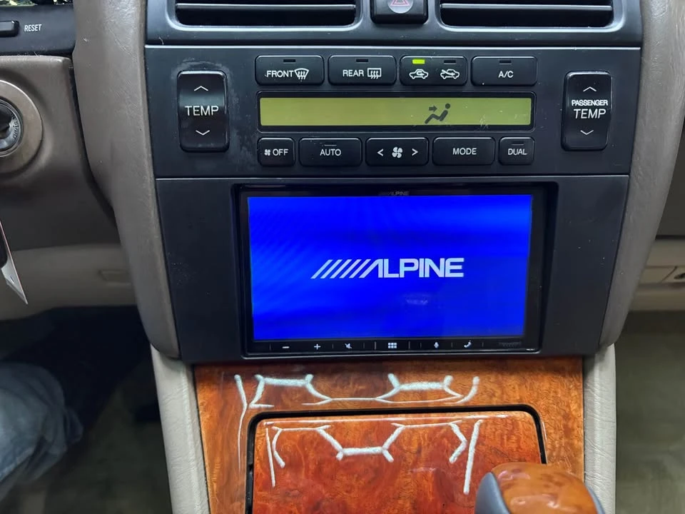 1997 Lexus LS 2nd Gen - Image 11 of 20