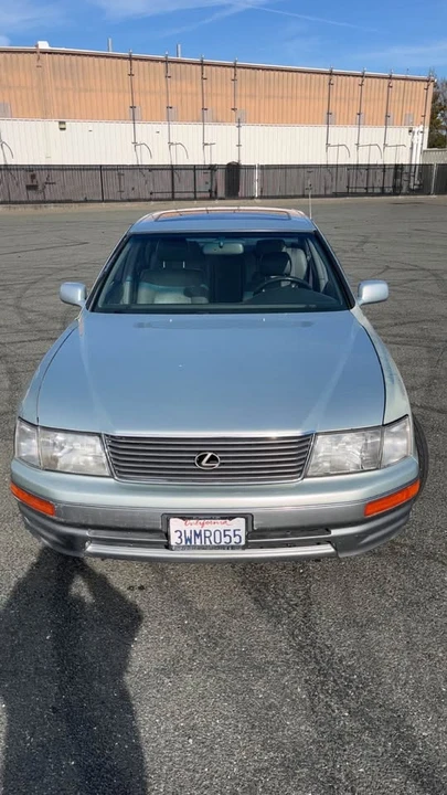 1997 Lexus LS 2nd Gen - Image 2 of 10